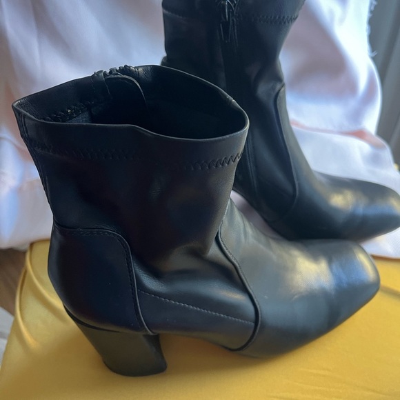 Madden Girl Black Heeled Boots Classic Western Style - Picture 1 of 9